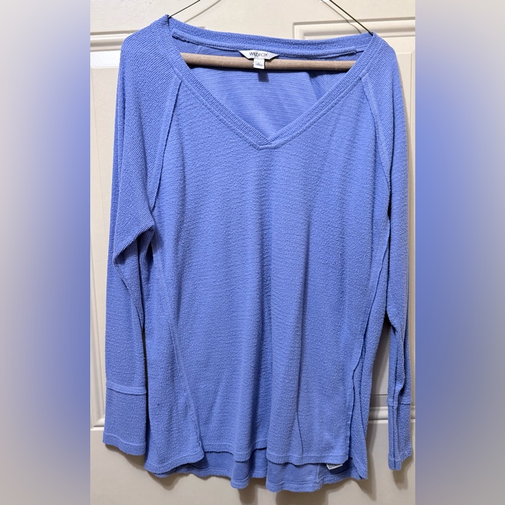 Wildfox Pullover Sweater in Purply Blue Long Sleeved with V Neck Size Large